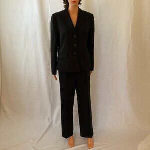 Kasper 2-piece Black Pant Suit. Size 10. Elegant/Stylish/Timeless